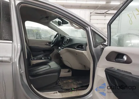 2020 Chrysler Voyager Lxi из США, поврежденный, VIN 2C4RC1DG3LR157110